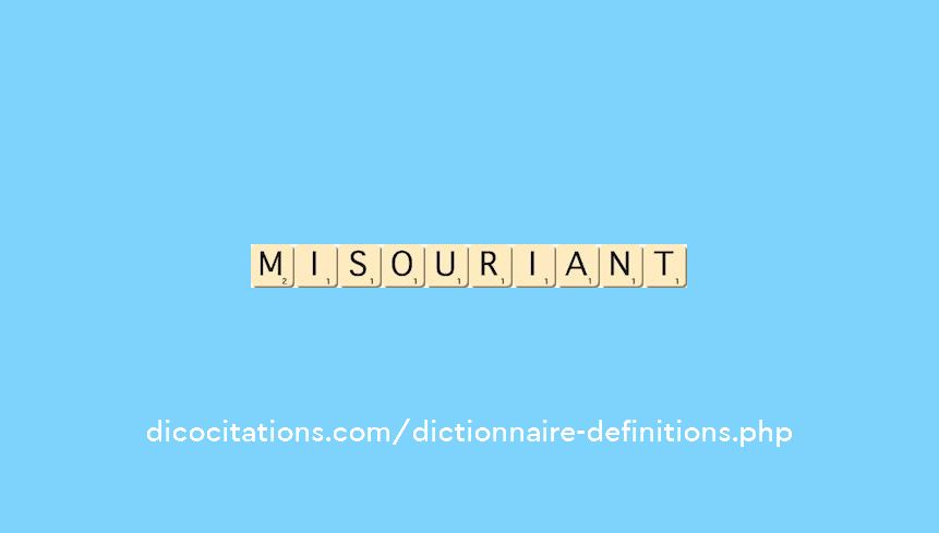 mi-souriant mi-souriant